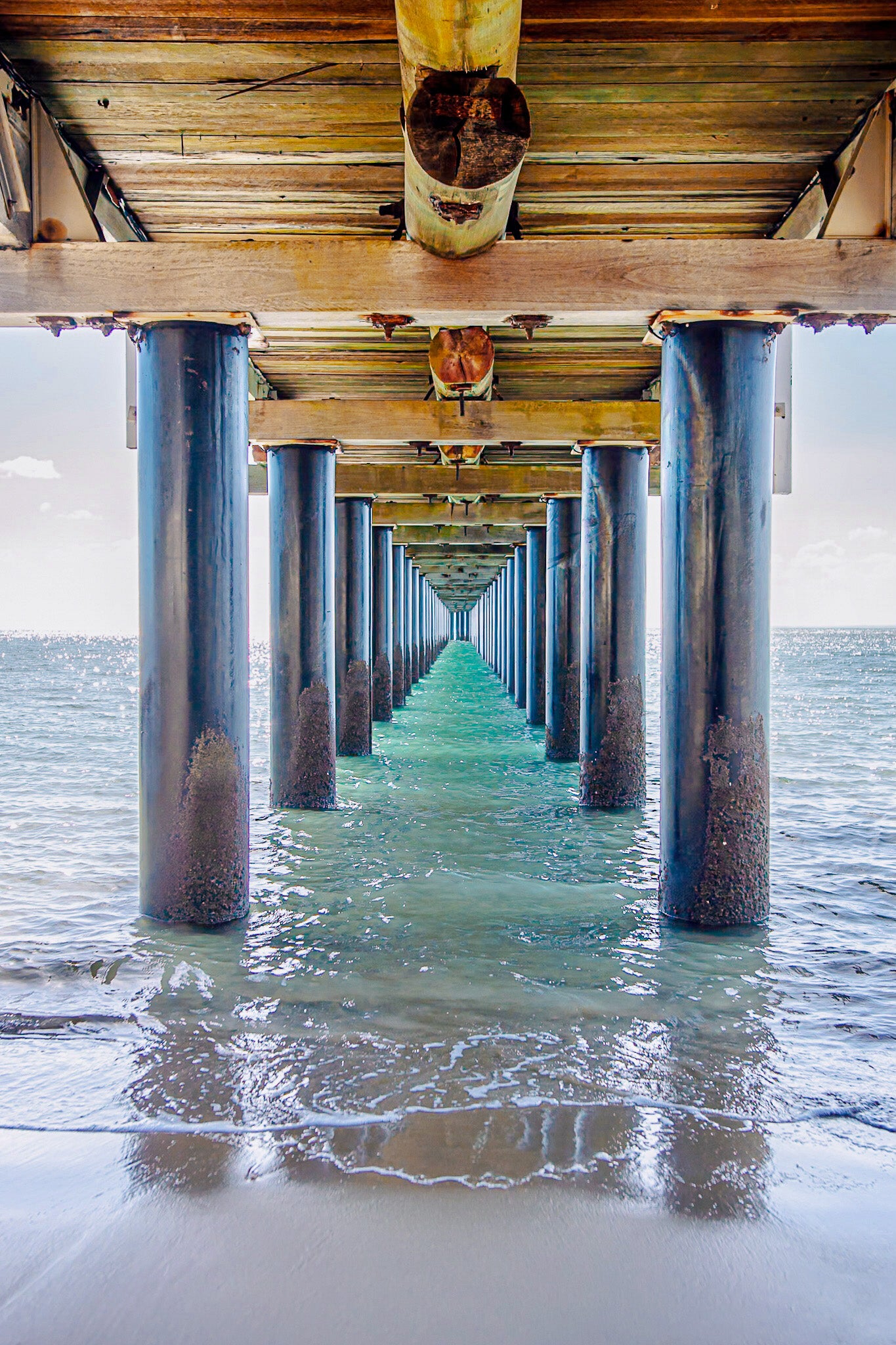 PIER IN GREEN HAND TOWEL