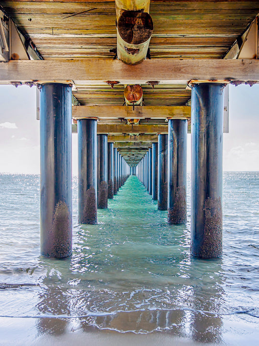 PIER IN GREEN THROW