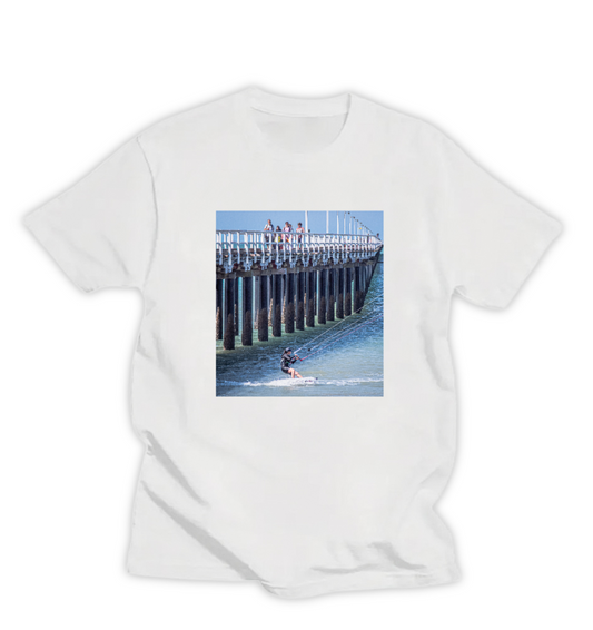 KITESURFER AT PIER 1 UNISEX T-SHIRT