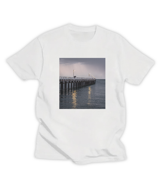 UMBRELLA ON PIER, UNISEX T-SHIRT